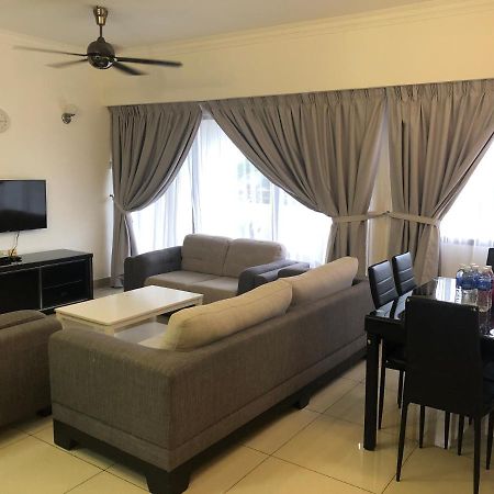 Beach Resort 7 Home Stay Sri Sayang Apartment Batu Ferringhi 3Bedroom מראה חיצוני תמונה