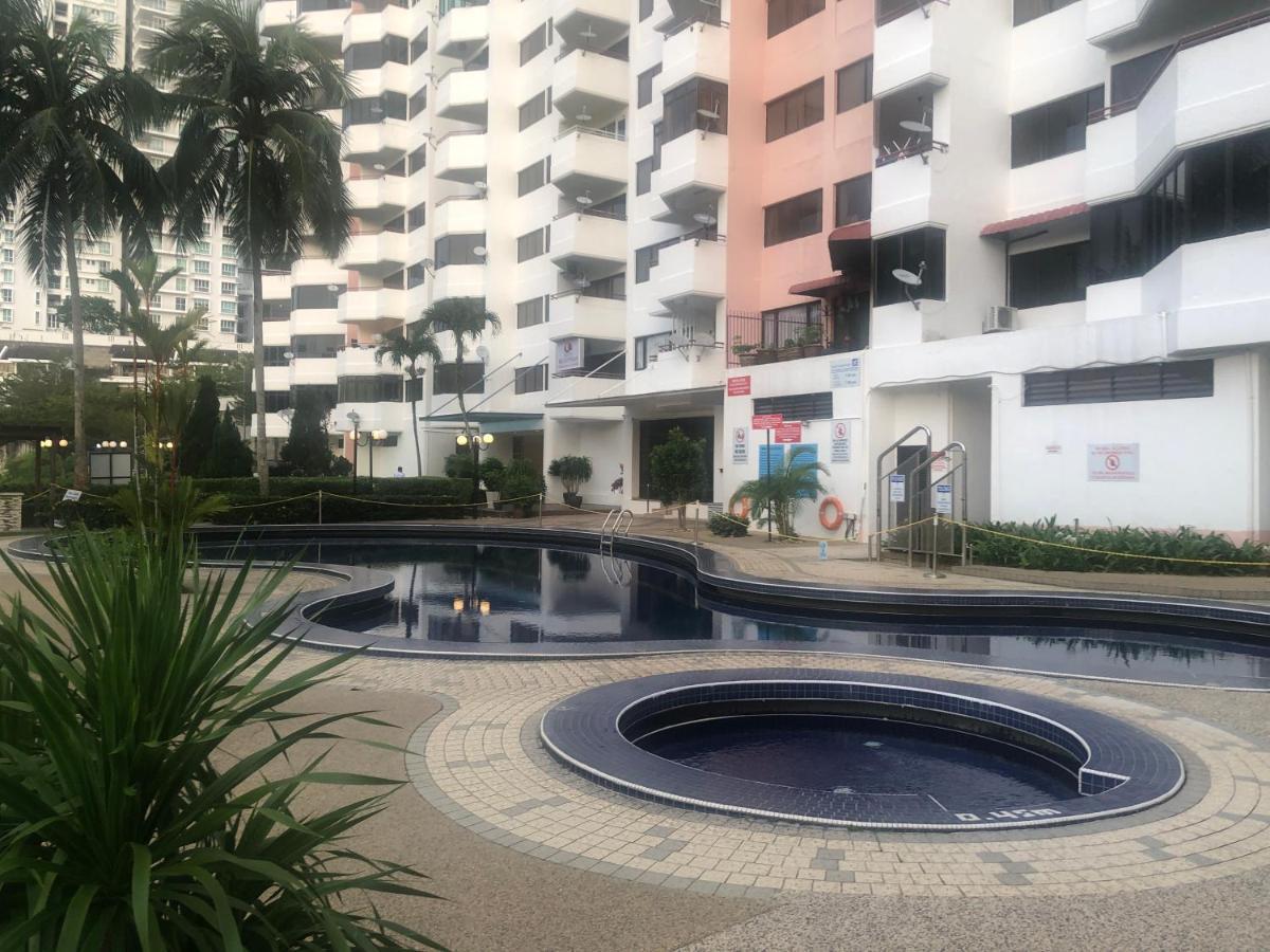 Beach Resort 7 Home Stay Sri Sayang Apartment Batu Ferringhi 3Bedroom מראה חיצוני תמונה