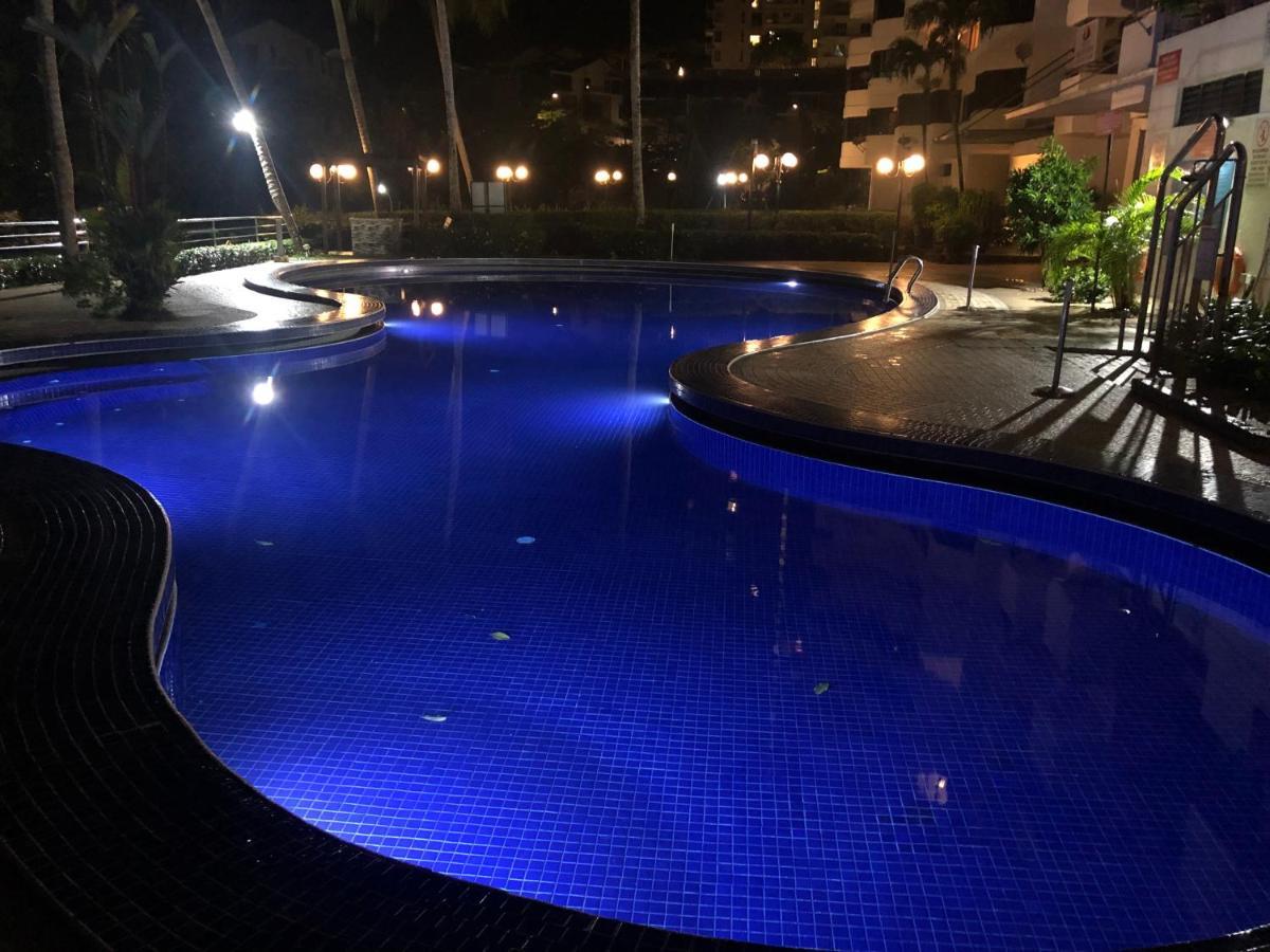 Beach Resort 7 Home Stay Sri Sayang Apartment Batu Ferringhi 3Bedroom מראה חיצוני תמונה