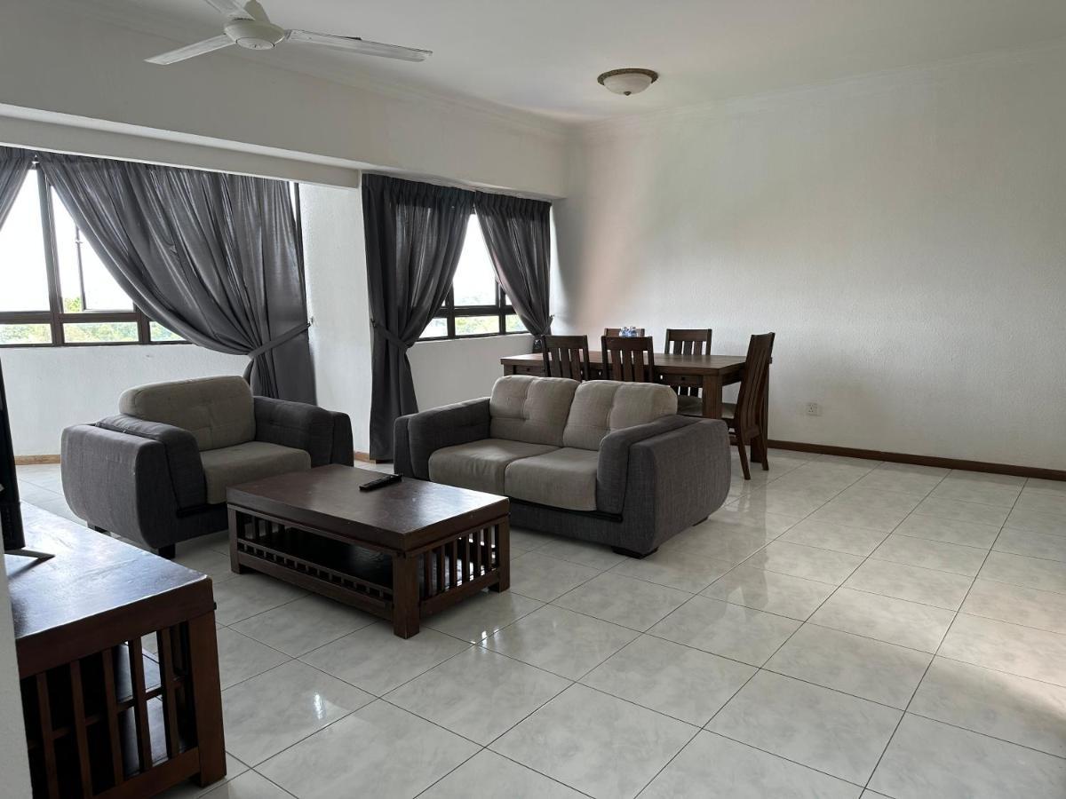 Beach Resort 7 Home Stay Sri Sayang Apartment Batu Ferringhi 3Bedroom מראה חיצוני תמונה