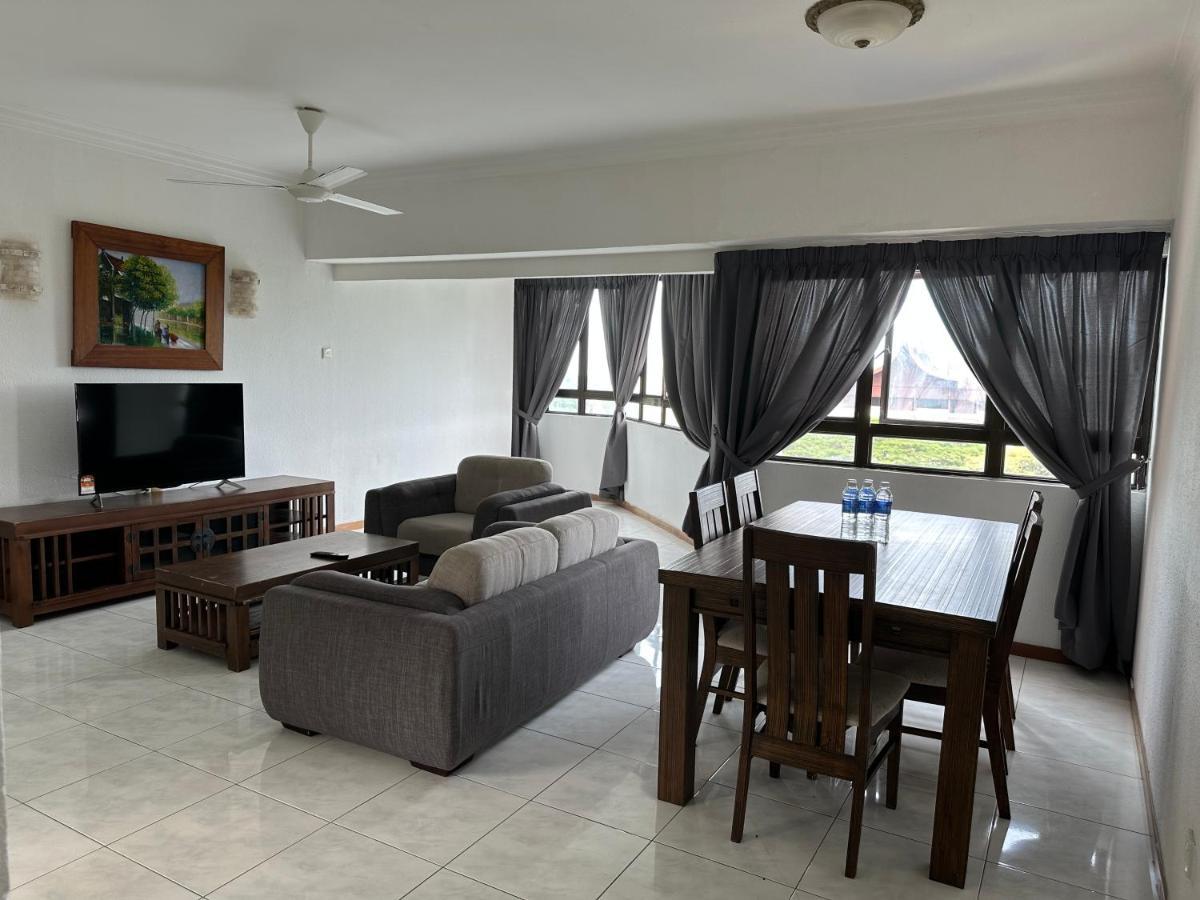 Beach Resort 7 Home Stay Sri Sayang Apartment Batu Ferringhi 3Bedroom מראה חיצוני תמונה