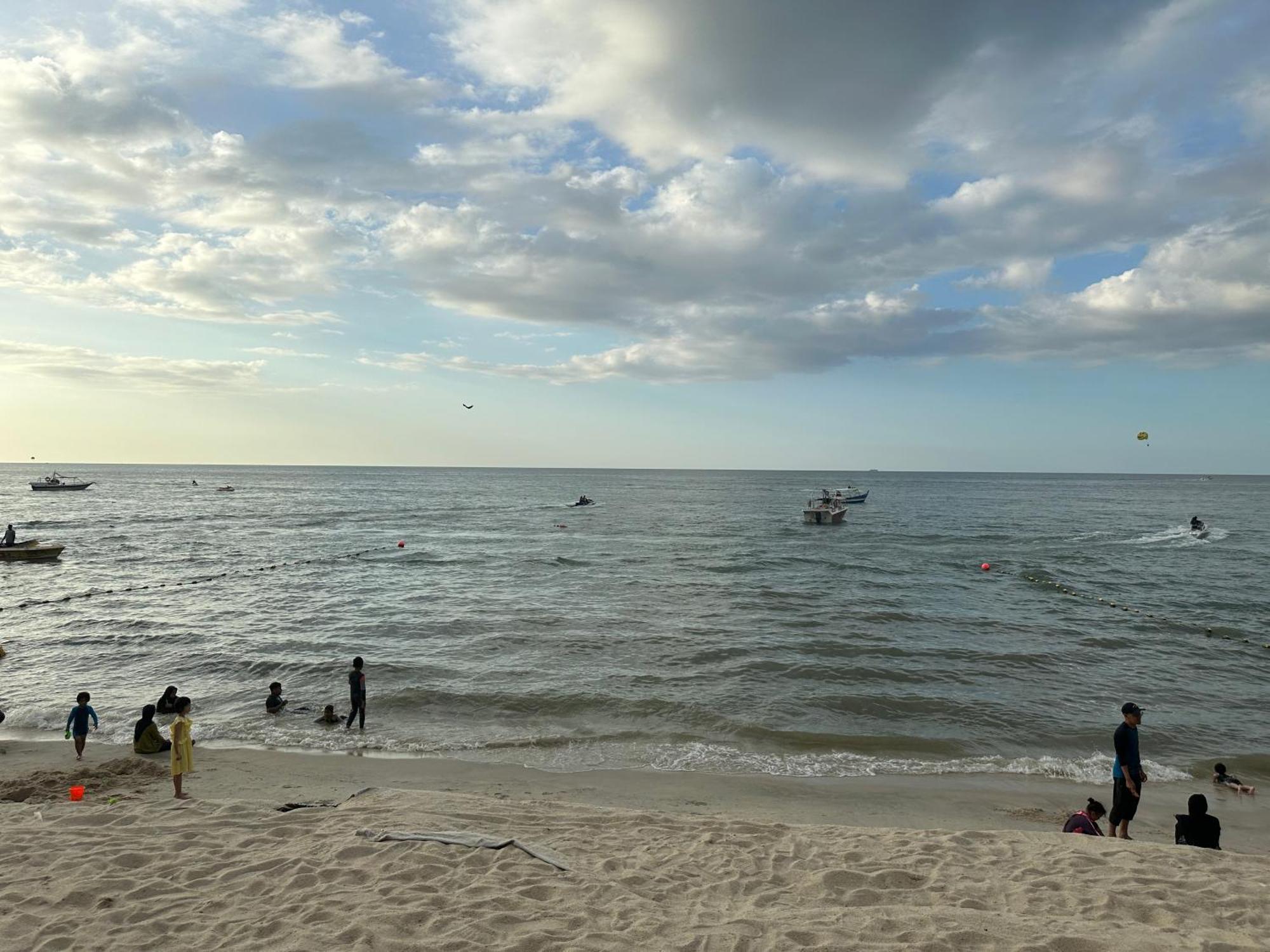 Beach Resort 7 Home Stay Sri Sayang Apartment Batu Ferringhi 3Bedroom מראה חיצוני תמונה